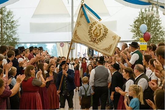 Fahneneinmarsch auf dem Bezirksmusikfest in Wald